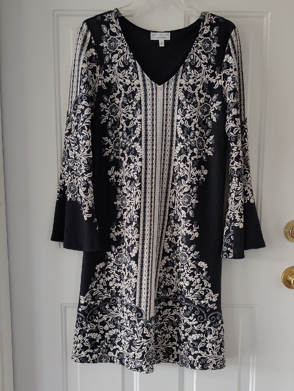 Signature By Robbie Bee Black Knit V-Neck Dress with Cream Floral Pattern